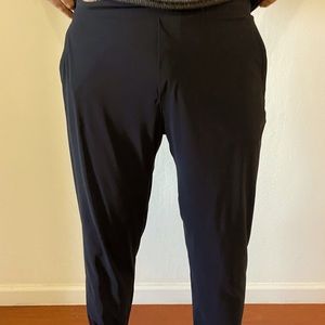 Lululemon black joggers.